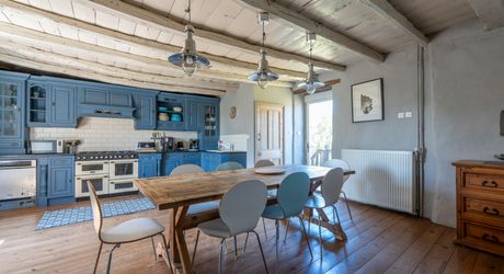 GOURDON- Ravissante maison en pierre restaurée – 180 m² habitables – Terrain de 7000 m² – Vue dégagée