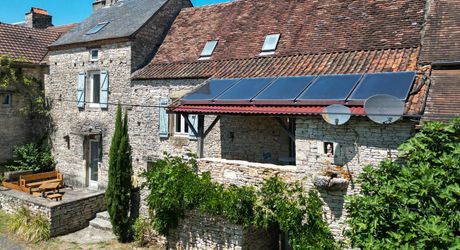 GOURDON- Ravissante maison en pierre restaurée – 180 m² habitables – Terrain de 7000 m² – Vue dégagée