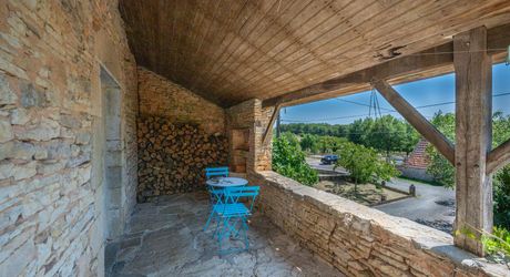 GOURDON- Ravissante maison en pierre restaurée – 180 m² habitables – Terrain de 7000 m² – Vue dégagée