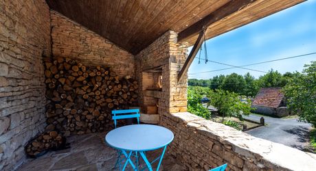 GOURDON- Ravissante maison en pierre restaurée – 180 m² habitables – Terrain de 7000 m² – Vue dégagée