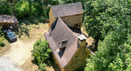 Entre Sarlat et Gourdon, Situation isolée et calme assuré pour cette Maison en pierre sur 2ha43 boisés
