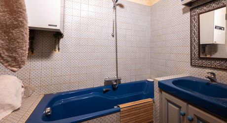 Entre Sarlat et Gourdon, Situation isolée et calme assuré pour cette Maison en pierre sur 2ha43 boisés