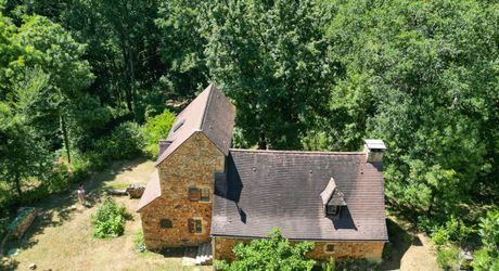 Entre Sarlat et Gourdon, Situation isolée et calme assuré pour cette Maison en pierre sur 2ha43 boisés