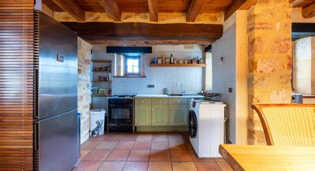 Entre Sarlat et Gourdon, Situation isolée et calme assuré pour cette Maison en pierre sur 2ha43 boisés