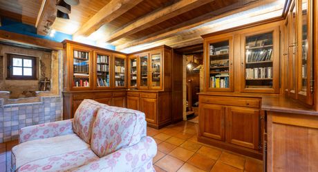 Entre Sarlat et Gourdon, Situation isolée et calme assuré pour cette Maison en pierre sur 2ha43 boisés