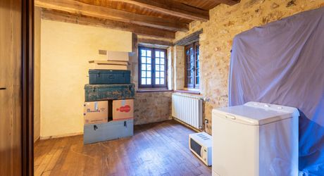 Entre Sarlat et Gourdon, Situation isolée et calme assuré pour cette Maison en pierre sur 2ha43 boisés