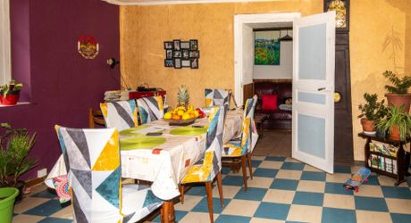 GOURDON, 2 maisons 2 granges sur 3.4 ha (2ha constructibles)