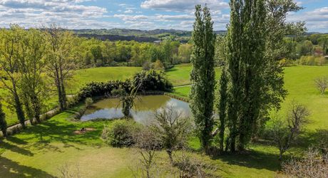 Secteur Cazals, au calme, Magnifique propriété de caractère avec gîte, piscine, étang et dépendances sur 4,7 hectares.