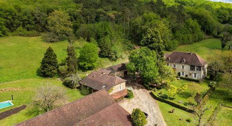 Secteur Cazals, au calme, Magnifique propriété de caractère avec gîte, piscine, étang et dépendances sur 4,7 hectares.