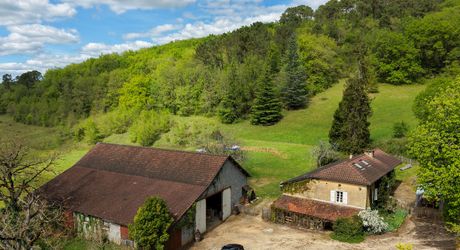 Secteur Cazals, au calme, Magnifique propriété de caractère avec gîte, piscine, étang et dépendances sur 4,7 hectares.