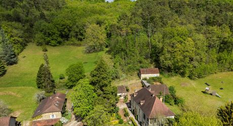 Secteur Cazals, au calme, Magnifique propriété de caractère avec gîte, piscine, étang et dépendances sur 4,7 hectares.