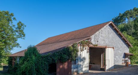 Secteur Cazals, au calme, Magnifique propriété de caractère avec gîte, piscine, étang et dépendances sur 4,7 hectares.