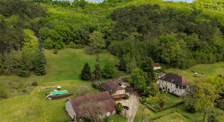 Secteur Cazals, au calme, Magnifique propriété de caractère avec gîte, piscine, étang et dépendances sur 4,7 hectares.