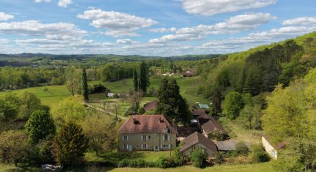 Secteur Cazals, au calme, Magnifique propriété de caractère avec gîte, piscine, étang et dépendances sur 4,7 hectares.