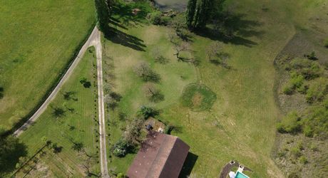 Secteur Cazals, au calme, Magnifique propriété de caractère avec gîte, piscine, étang et dépendances sur 4,7 hectares.