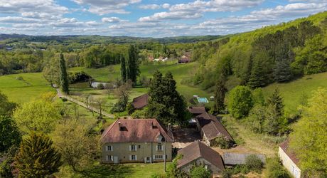 Secteur Cazals, au calme, Magnifique propriété de caractère avec gîte, piscine, étang et dépendances sur 4,7 hectares.