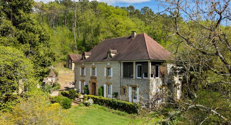 Secteur Cazals, au calme, Magnifique propriété de caractère avec gîte, piscine, étang et dépendances sur 4,7 hectares.