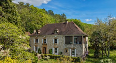 Secteur Cazals, au calme, Magnifique propriété de caractère avec gîte, piscine, étang et dépendances sur 4,7 hectares.