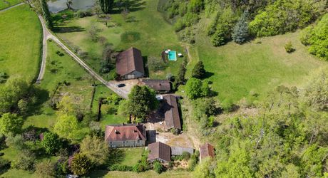 Secteur Cazals, au calme, Magnifique propriété de caractère avec gîte, piscine, étang et dépendances sur 4,7 hectares.