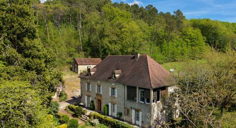 Secteur Cazals, au calme, Magnifique propriété de caractère avec gîte, piscine, étang et dépendances sur 4,7 hectares.