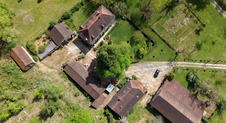 Secteur Cazals, au calme, Magnifique propriété de caractère avec gîte, piscine, étang et dépendances sur 4,7 hectares.