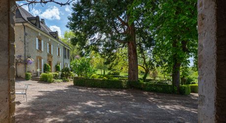 Secteur Cazals, au calme, Magnifique propriété de caractère avec gîte, piscine, étang et dépendances sur 4,7 hectares.