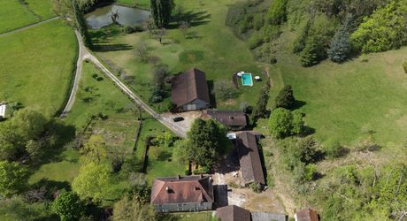 Secteur Cazals, au calme, Magnifique propriété de caractère avec gîte, piscine, étang et dépendances sur 4,7 hectares.