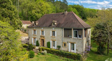Secteur Cazals, au calme, Magnifique propriété de caractère avec gîte, piscine, étang et dépendances sur 4,7 hectares.