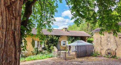 Secteur Cazals, au calme, Magnifique propriété de caractère avec gîte, piscine, étang et dépendances sur 4,7 hectares.