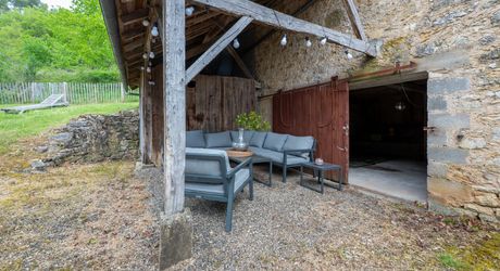 Secteur Cazals, au calme, Magnifique propriété de caractère avec gîte, piscine, étang et dépendances sur 4,7 hectares.