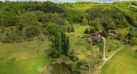Secteur Cazals, au calme, Magnifique propriété de caractère avec gîte, piscine, étang et dépendances sur 4,7 hectares.