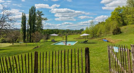 Secteur Cazals, au calme, Magnifique propriété de caractère avec gîte, piscine, étang et dépendances sur 4,7 hectares.