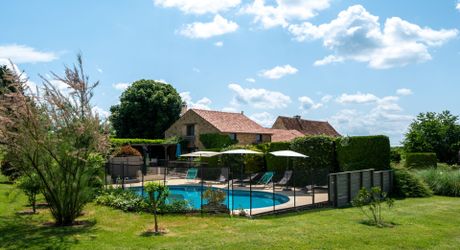 Entre GOURDON et le PERIGORD, Maison, 4 gîtes, 2 granges et 2 piscines