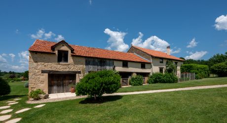 Entre GOURDON et le PERIGORD, Maison, 4 gîtes, 2 granges et 2 piscines
