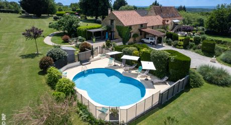 Entre GOURDON et le PERIGORD, Maison, 4 gîtes, 2 granges et 2 piscines