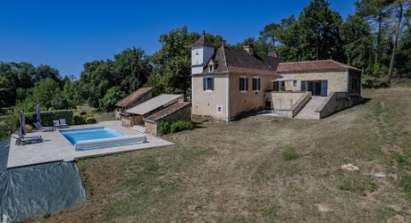 EXCLUSIVITE- Secteur GOURDON - Maison, Gîte et grange sur 1ha6 avec piscine.