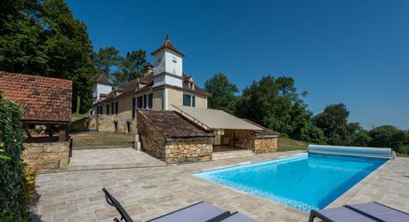 EXCLUSIVITÉ – Propriété de caractère avec gîte, piscine et dépendances sur 1,6 hectare – Secteur Gourdon