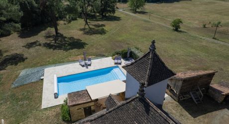 EXCLUSIVITE- Secteur GOURDON - Maison, Gîte et grange sur 1ha6 avec piscine.