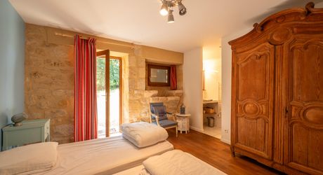 EXCLUSIVITE- Secteur GOURDON - Maison, Gîte et grange sur 1ha6 avec piscine.