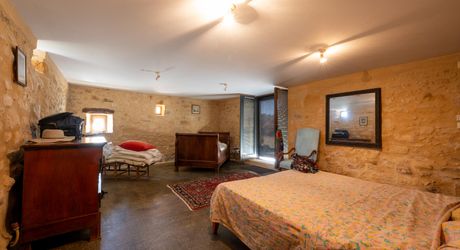 EXCLUSIVITE- Secteur GOURDON - Maison, Gîte et grange sur 1ha6 avec piscine.