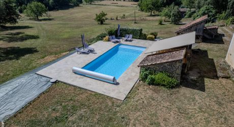 EXCLUSIVITE- Secteur GOURDON - Maison, Gîte et grange sur 1ha6 avec piscine.