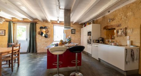 EXCLUSIVITE- Secteur GOURDON - Maison, Gîte et grange sur 1ha6 avec piscine.
