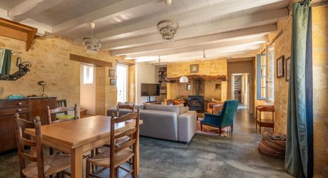 EXCLUSIVITE- Secteur GOURDON - Maison, Gîte et grange sur 1ha6 avec piscine.