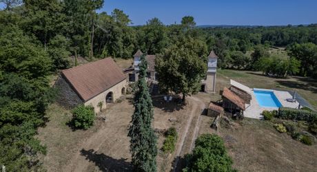 EXCLUSIVITE- Secteur GOURDON - Maison, Gîte et grange sur 1ha6 avec piscine.