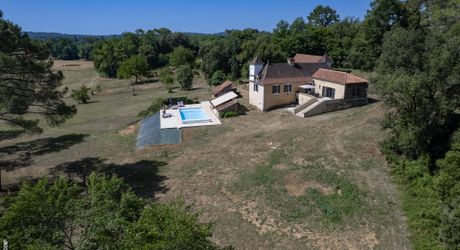 EXCLUSIVITE- Secteur GOURDON - Maison, Gîte et grange sur 1ha6 avec piscine.