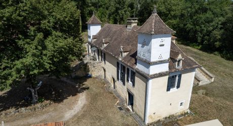 EXCLUSIVITE- Secteur GOURDON - Maison, Gîte et grange sur 1ha6 avec piscine.