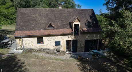 EXCLUSIVITE- Secteur GOURDON - Maison, Gîte et grange sur 1ha6 avec piscine.