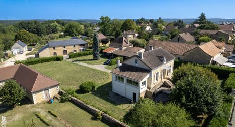 Salignac, Grande maison de ville 6 chambres, jardin clos.