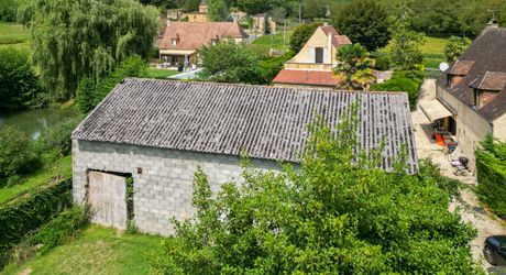 Secteur Sarlat, Maison 4 chambres, petit gîte, grand Hangar et ruisseau.