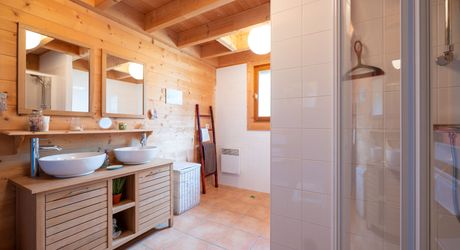 Vallée de la Dordogne, maison contemporaine 3 chambres, piscine chauffée au sel, terrain clos 1270m².